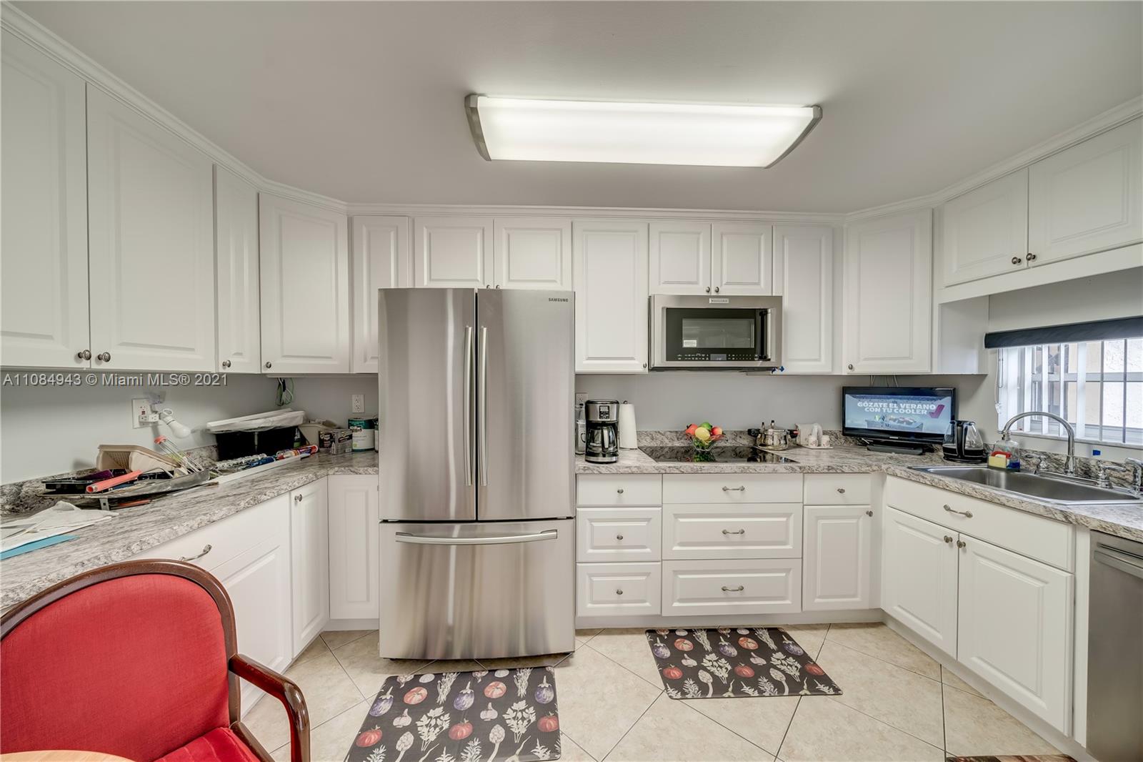 HOLLYBROOK GOLF & TENNIS - Residential