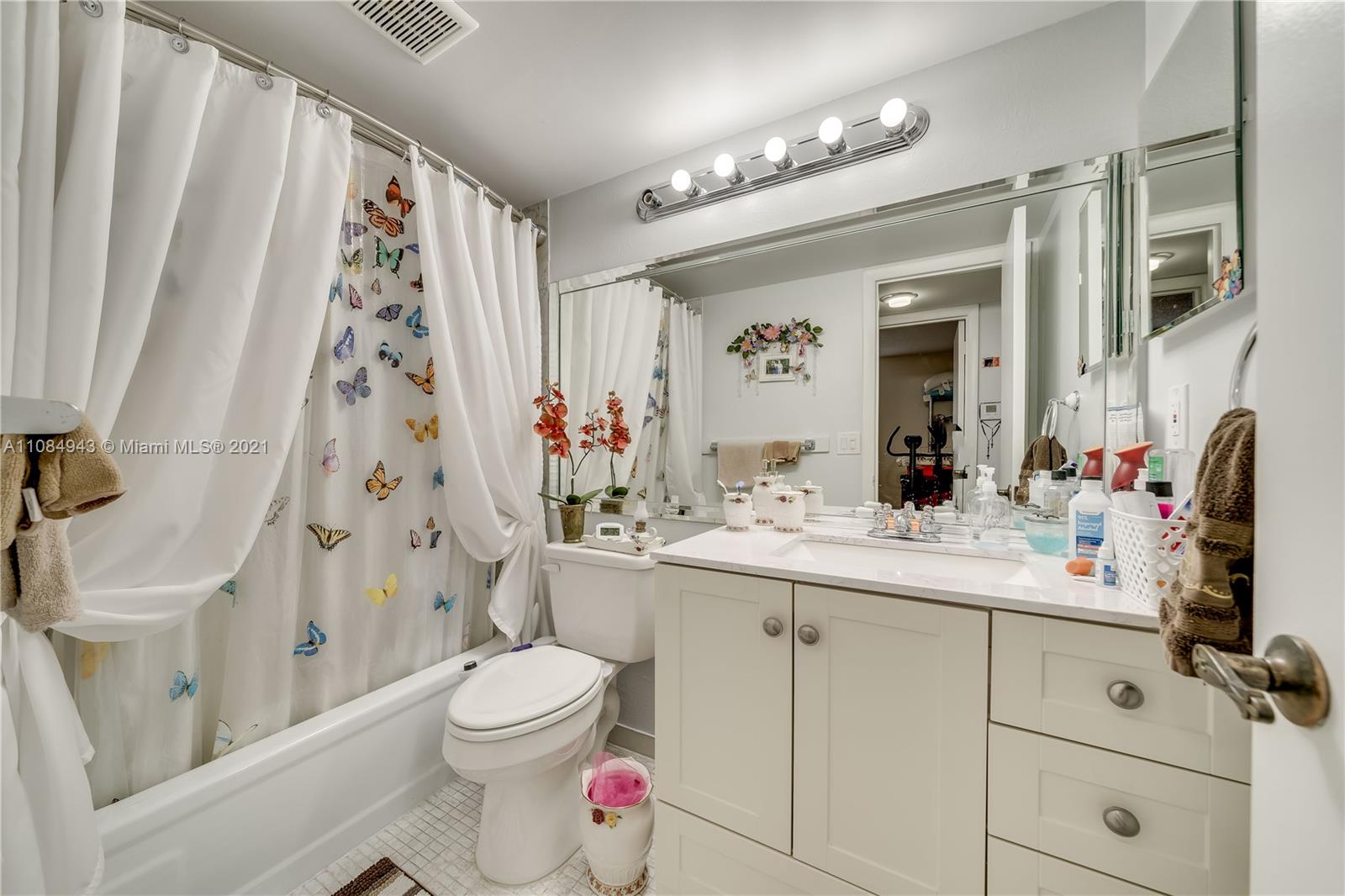 HOLLYBROOK GOLF & TENNIS - Residential