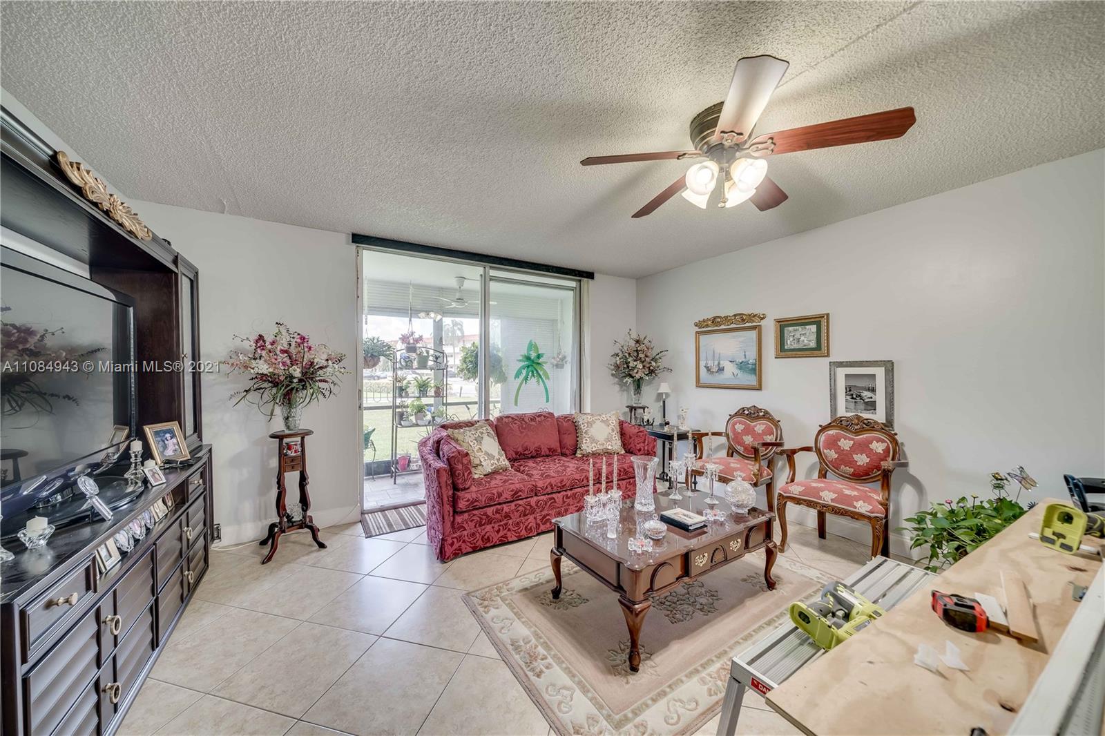 HOLLYBROOK GOLF & TENNIS - Residential