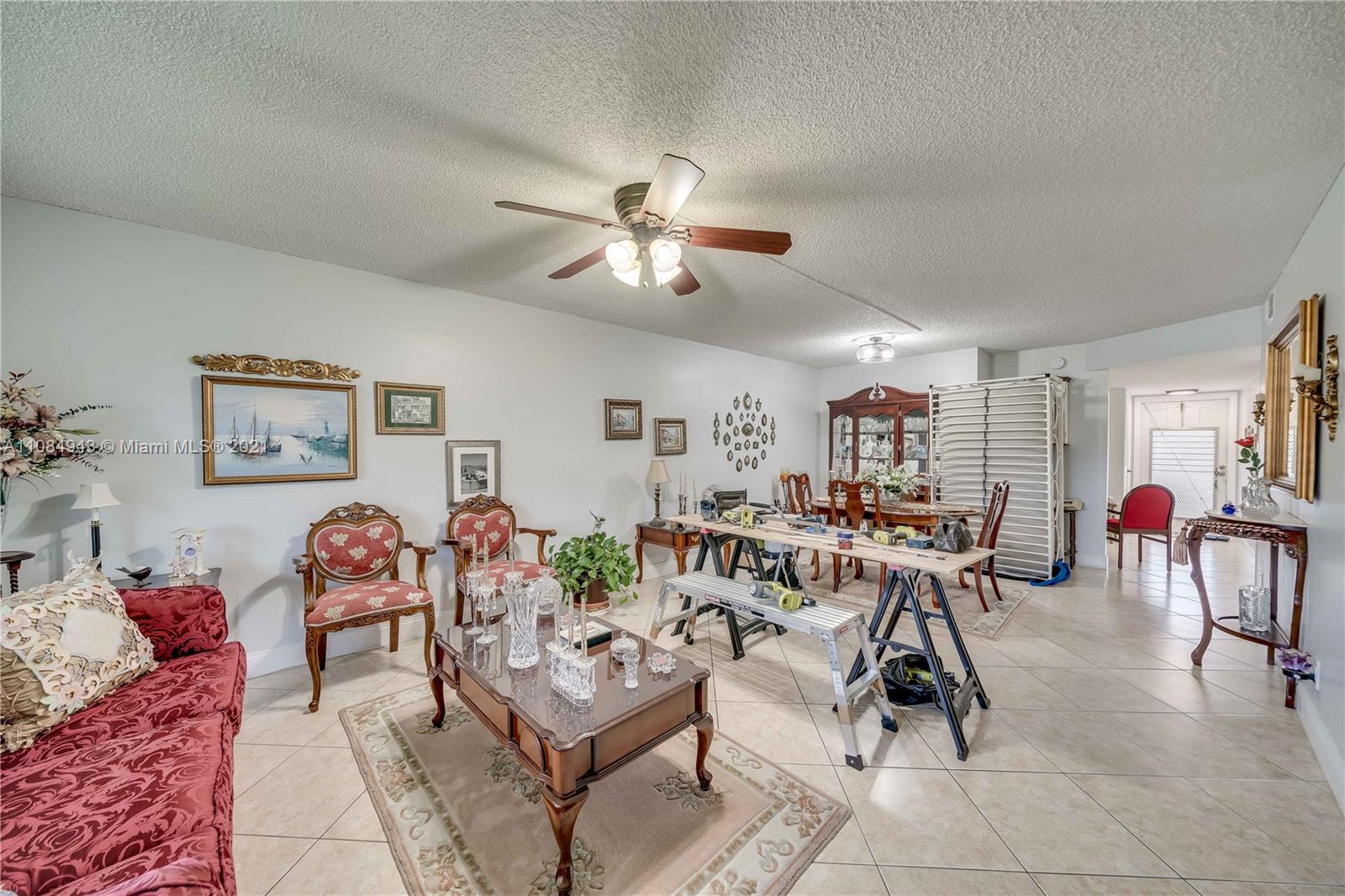 HOLLYBROOK GOLF & TENNIS - Residential