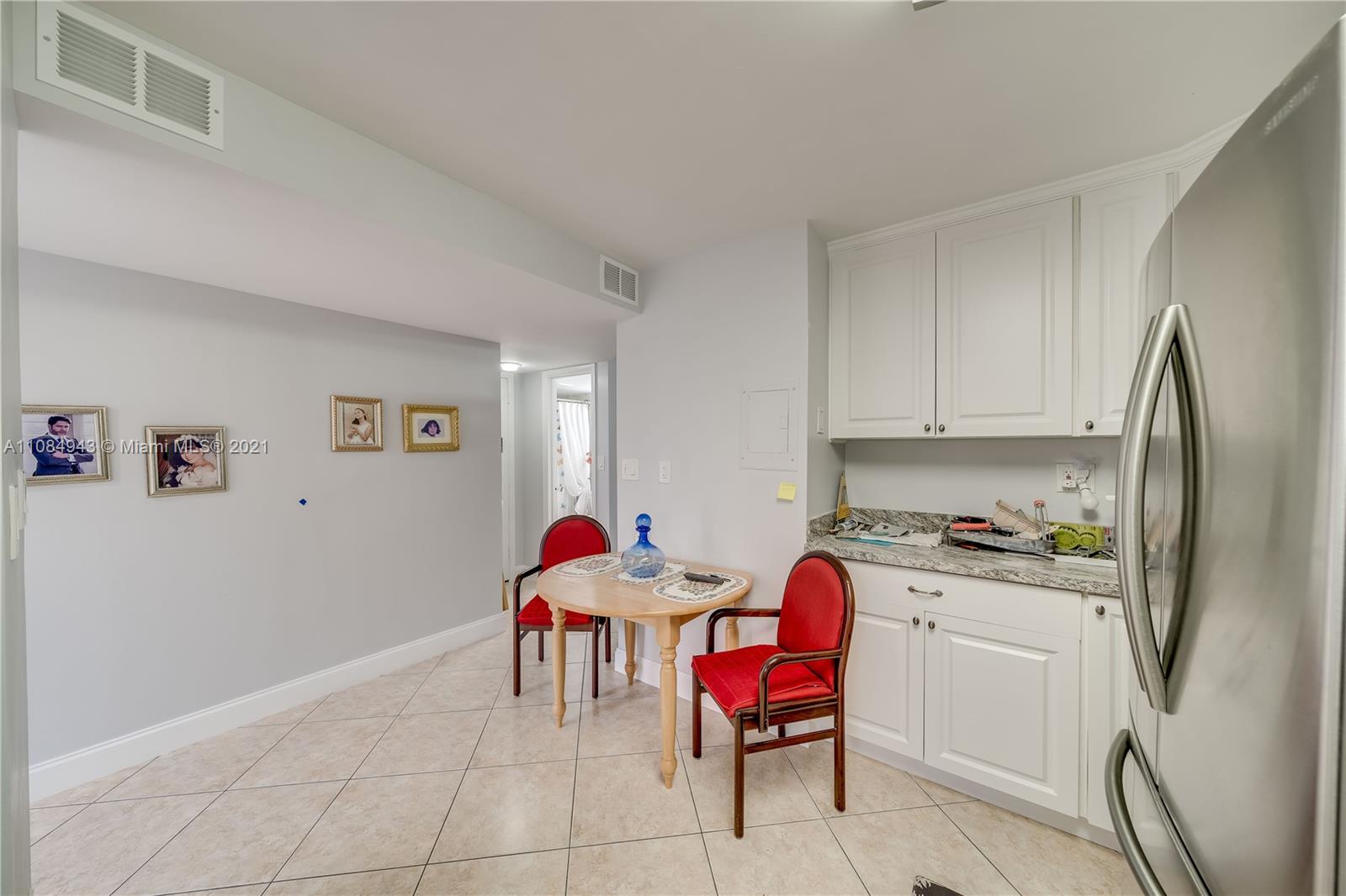 HOLLYBROOK GOLF & TENNIS - Residential