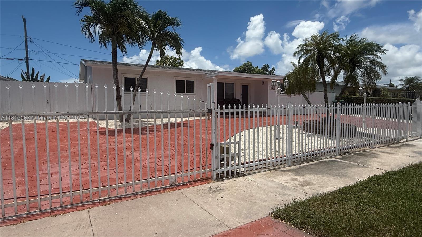 11822 SW 185th Ter .