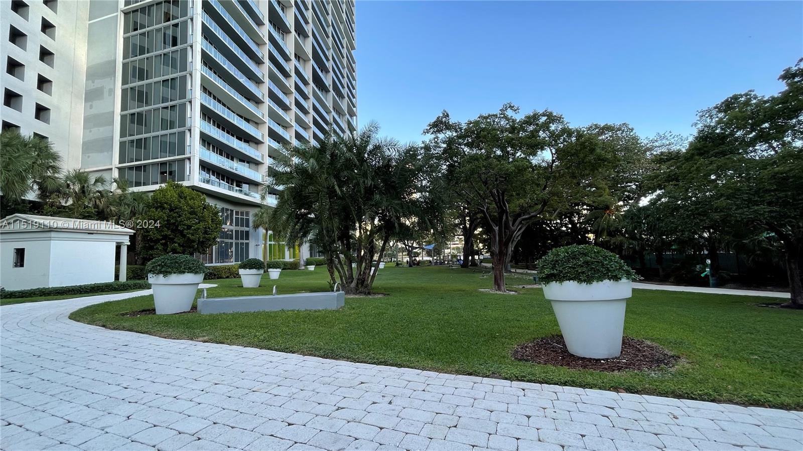 ICONBRICKELL CONDO NO 1 - Residential Lease