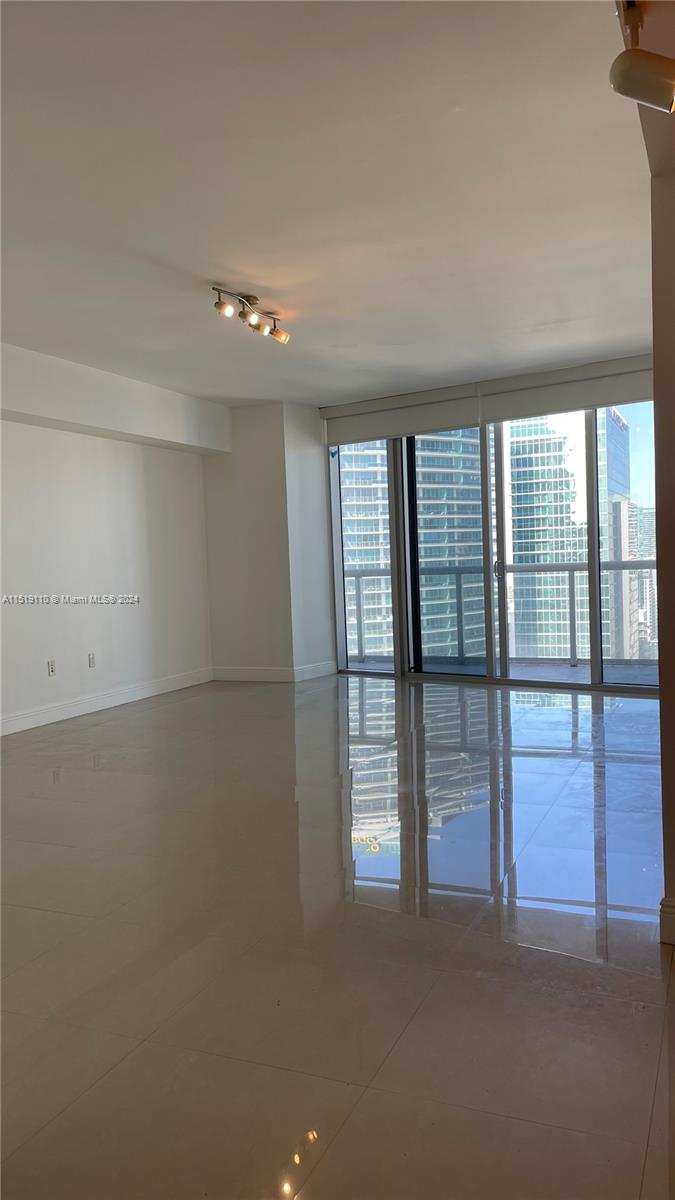 ICONBRICKELL CONDO NO 1 - Residential Lease