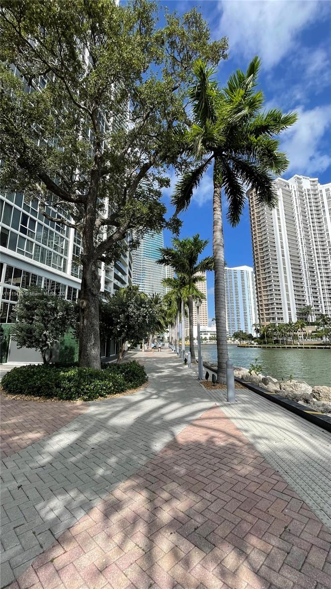 ICONBRICKELL CONDO NO 1 - Residential Lease