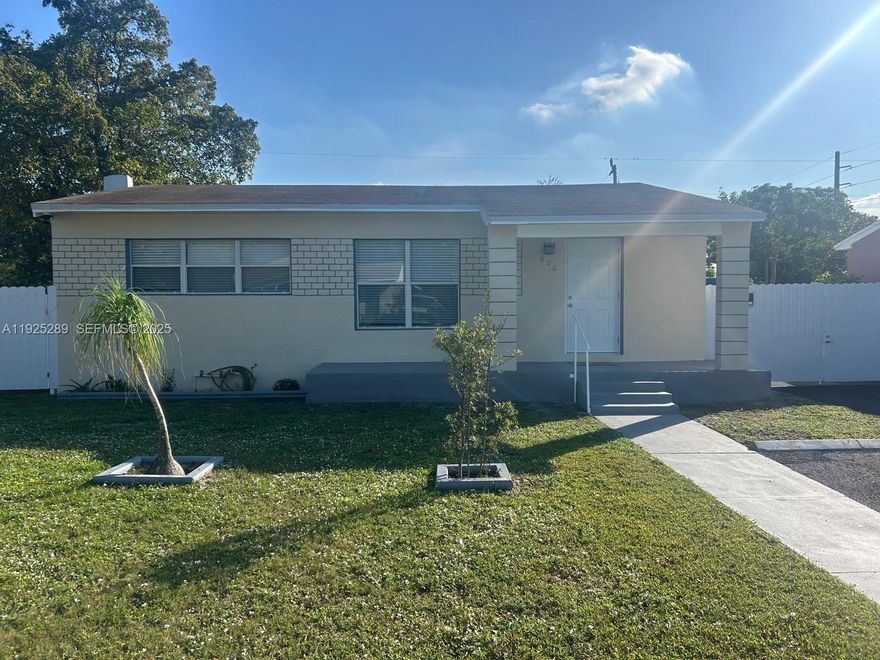 Beautiful, totally renovated and remodeled single family home in the heart of Fort Lauderdale..!!! Excellent location, east of I-95, close to highly sought after Wilton Manor, just 2 minutes to Oackland Park and Sunrise Blvd, Galleria Mall, beautiful Fort Lauderdale beaches, Las Olas Blvd, Ft. Lauderdale Downtown and Ft. Laud. Int'l Airport..!!! Sawgrass Mall and Broward Mall are just a short rider away..!!! Water-proof laminated floor throughout, new stainless steel appliances, real wood kitchen cabinets, new quartz counter-tops and tastefully renovated bathrooms!! Your fussiest buyers will fall in love with it..!! Showing is selling it..!!!
