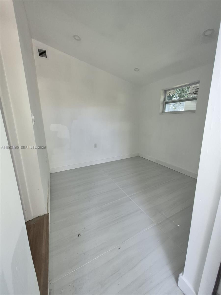 LAKE AIRE ESTATES - Residential