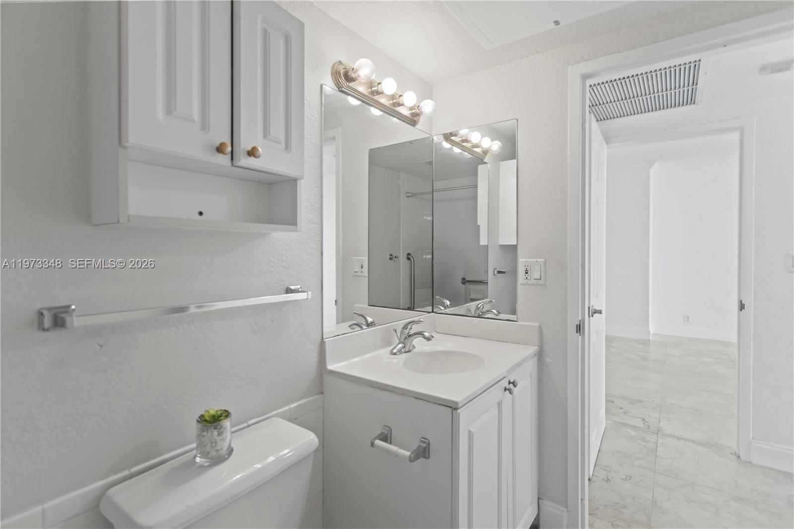 WAVE CONDO - Residential