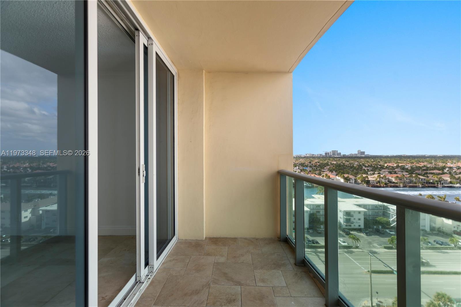 WAVE CONDO - Residential