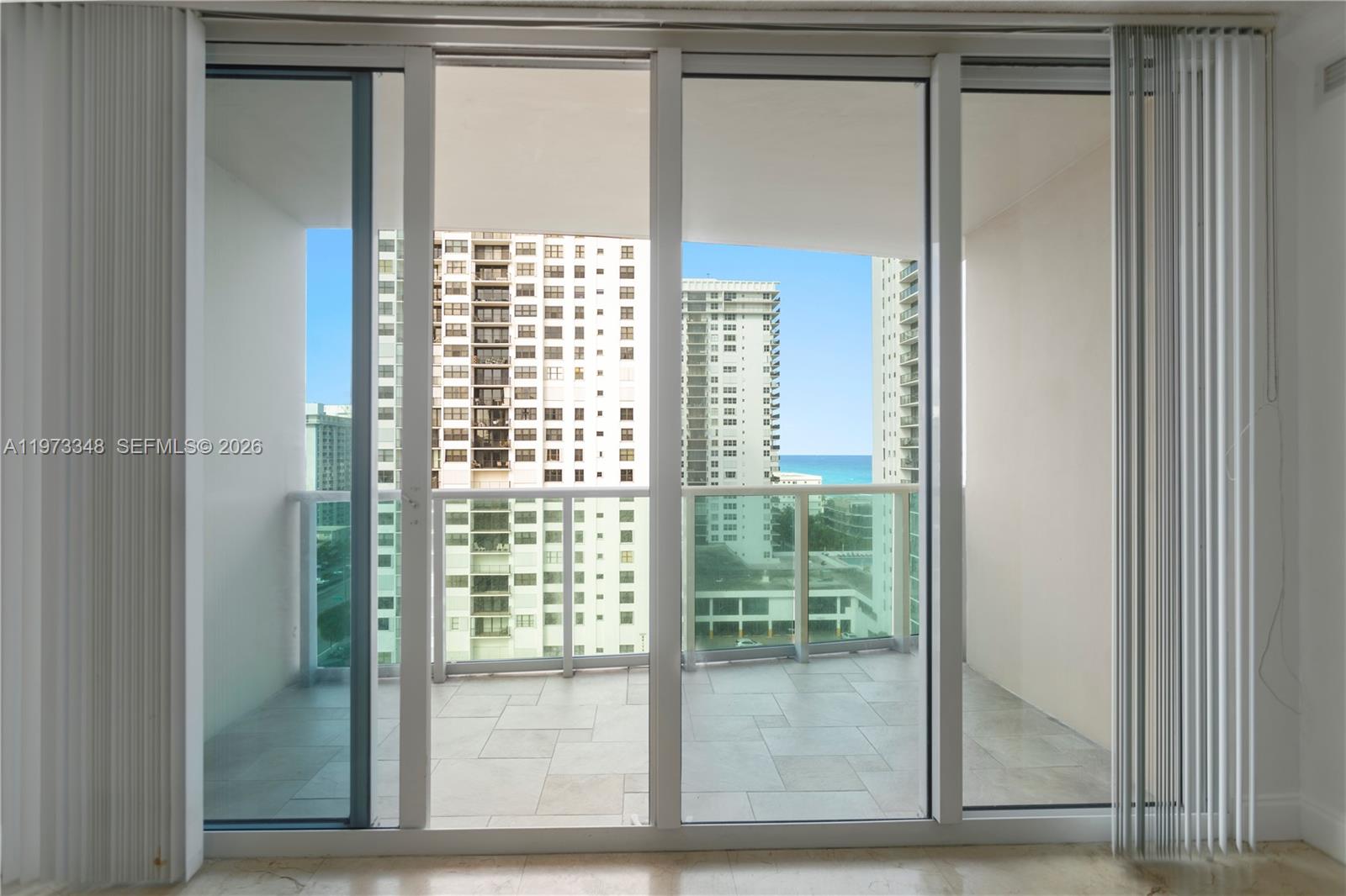 WAVE CONDO - Residential