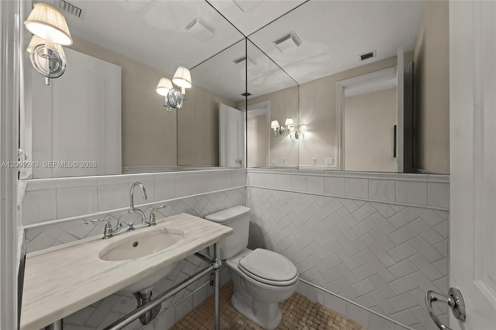 LAUDERDALE ISLES RE-AMEND - Residential