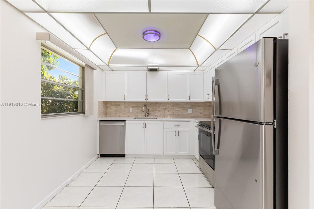 Photo of 13250 SW 4th Ct #401G, Pembroke Pines, FL 33027 (MLS # A11919310)