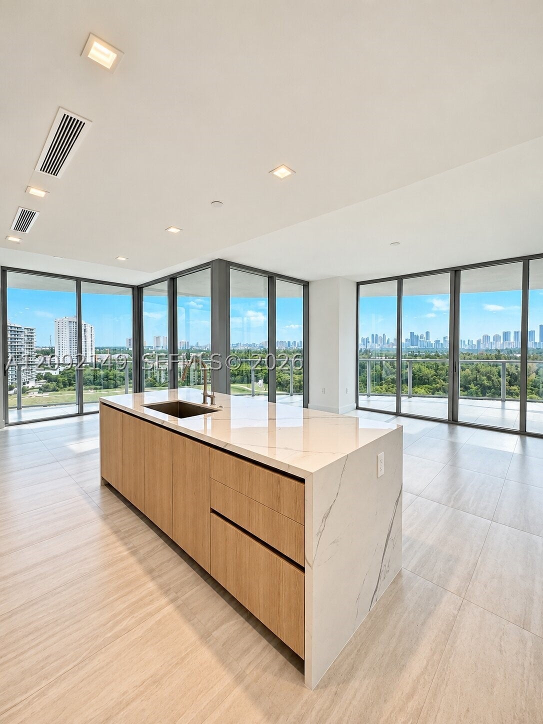 2411 LAGUNA CIR 1111