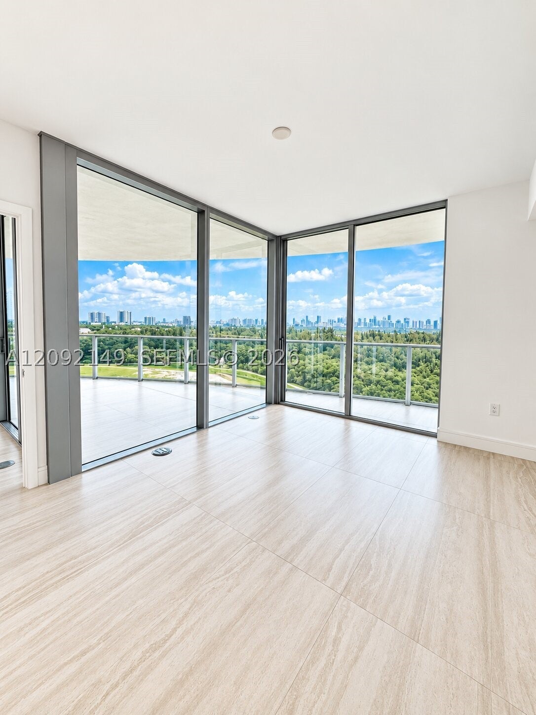 2411 LAGUNA CIR 1111