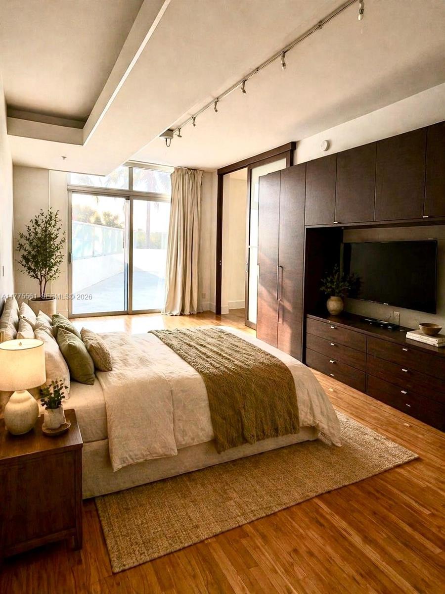 THE MERIDIAN CONDO - Residential