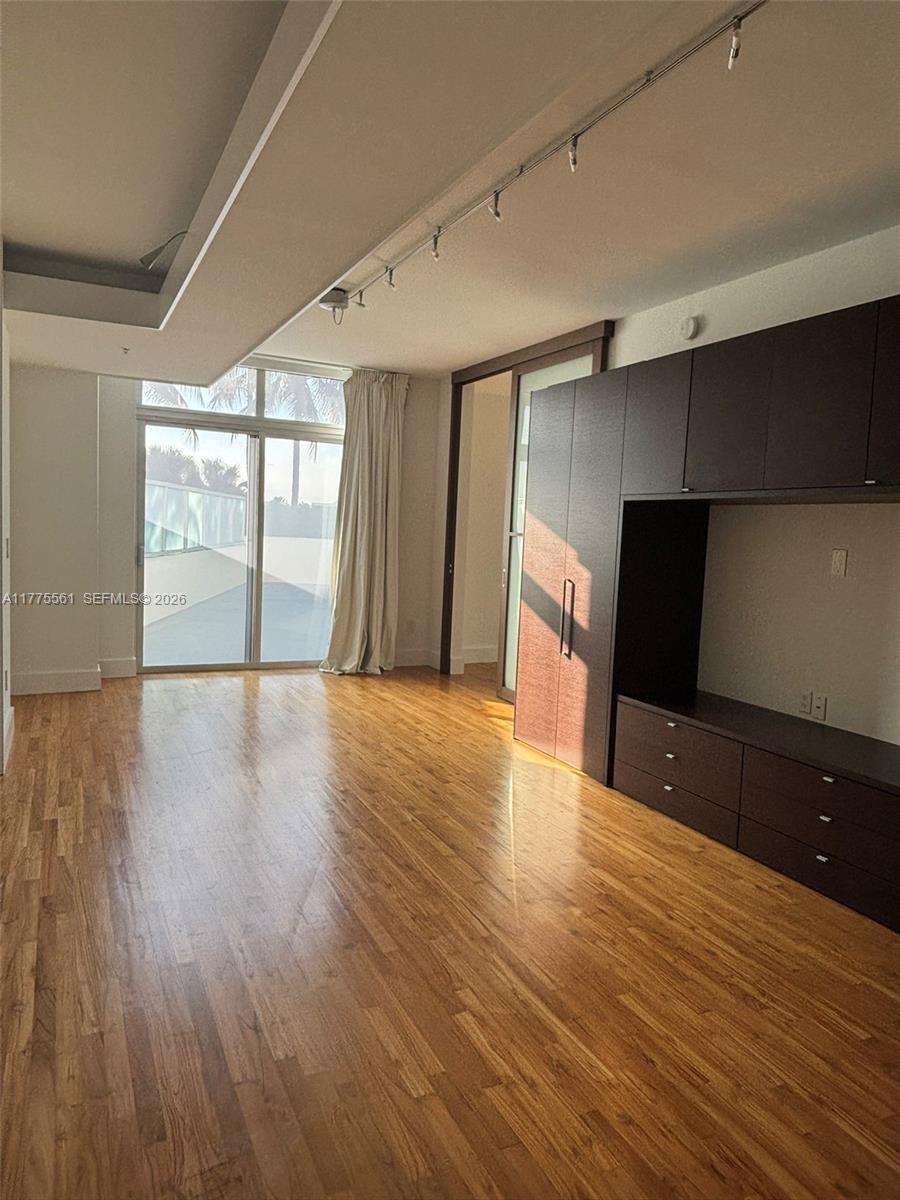 THE MERIDIAN CONDO - Residential