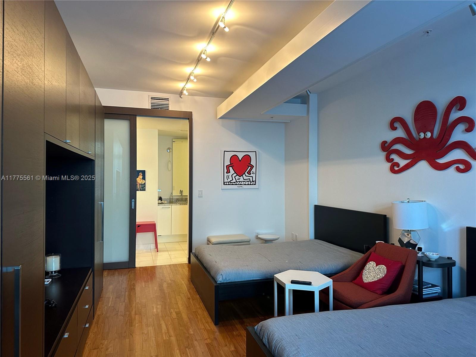 THE MERIDIAN CONDO - Residential