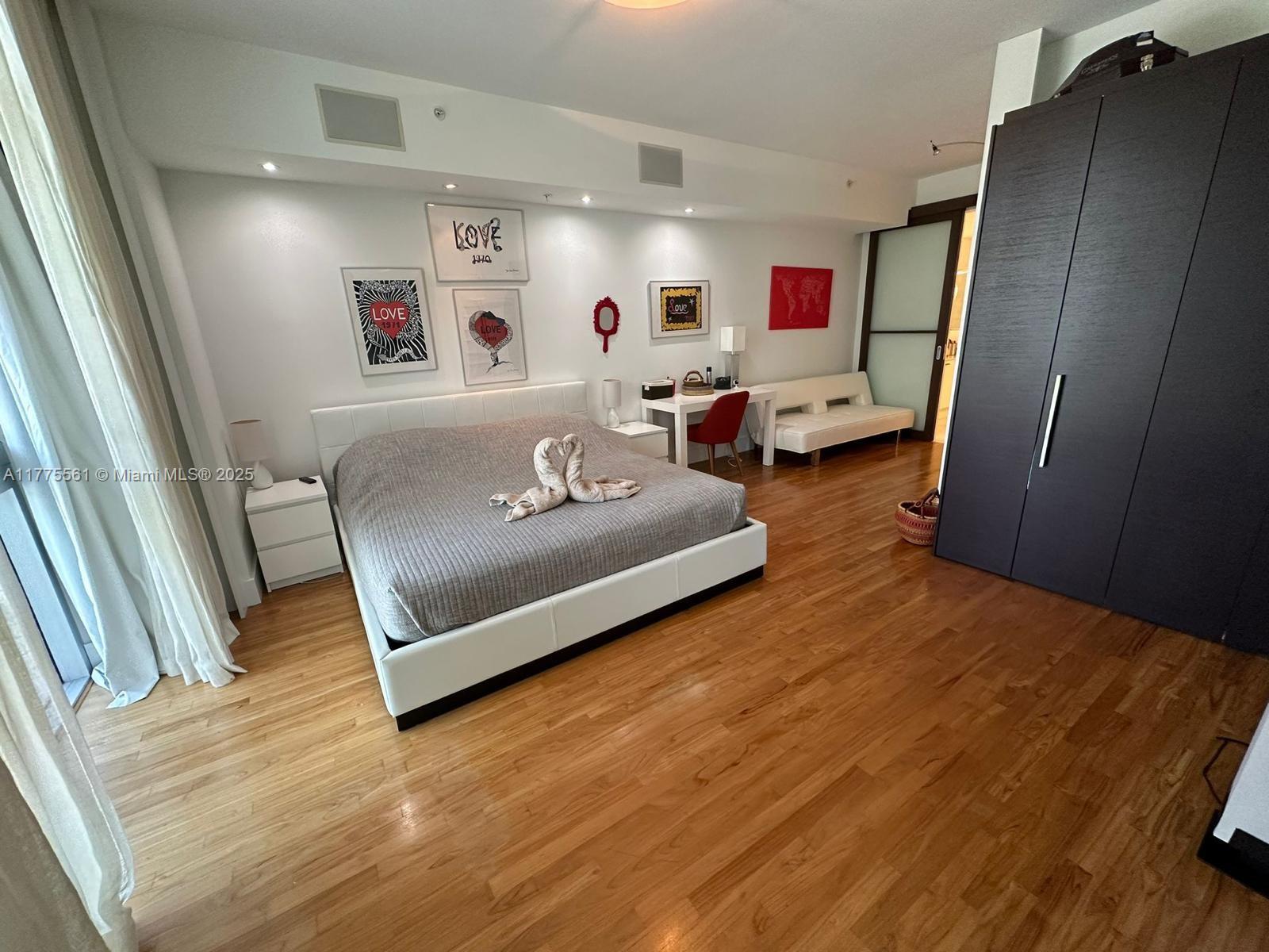 THE MERIDIAN CONDO - Residential