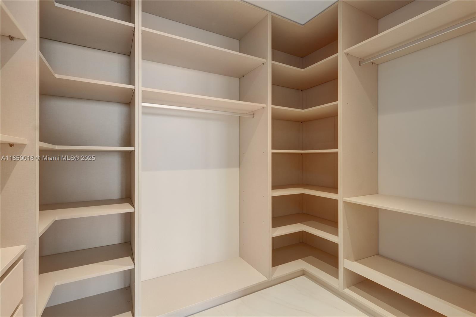 ARIA RESERVE - Residential