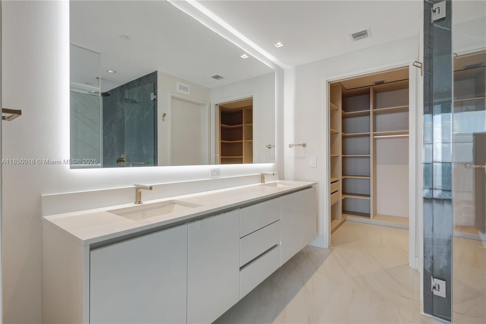 ARIA RESERVE - Residential