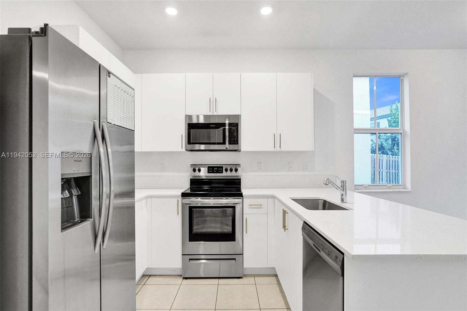 WYNDHAM LAKES PLAZA - Residential