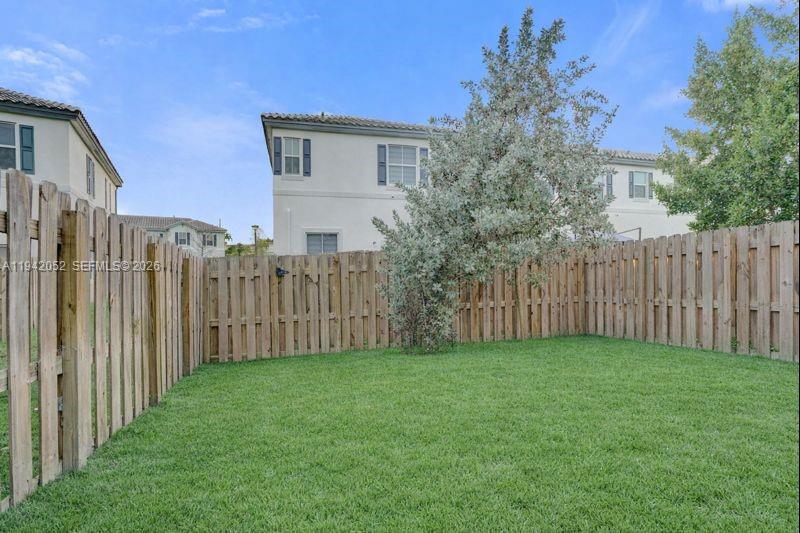 WYNDHAM LAKES PLAZA - Residential