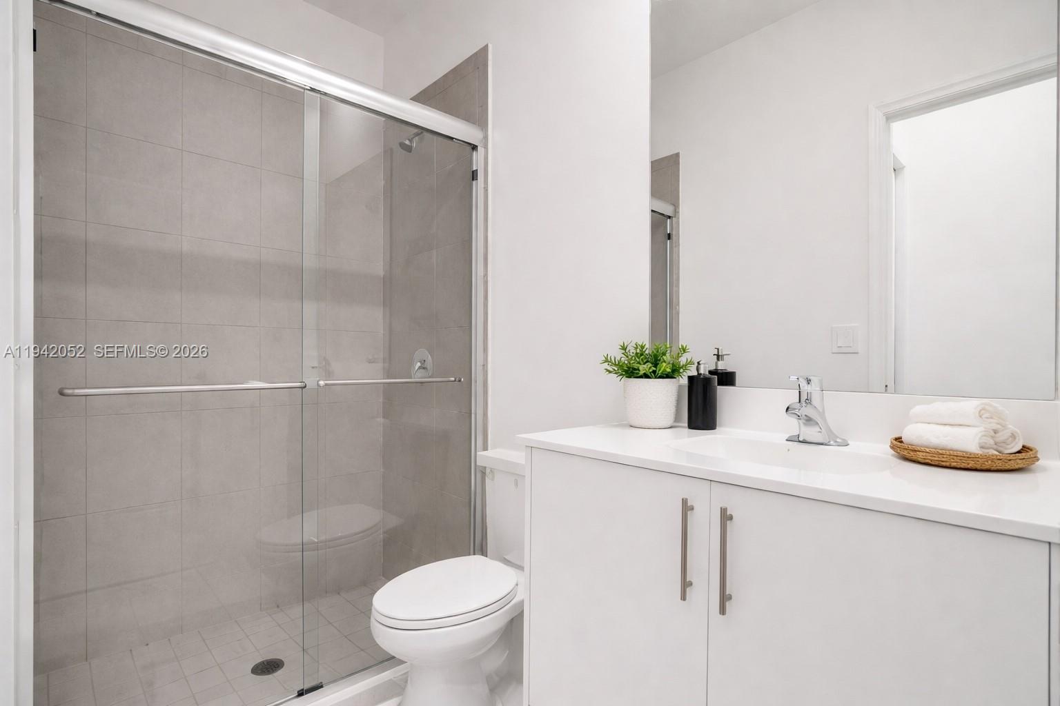 WYNDHAM LAKES PLAZA - Residential