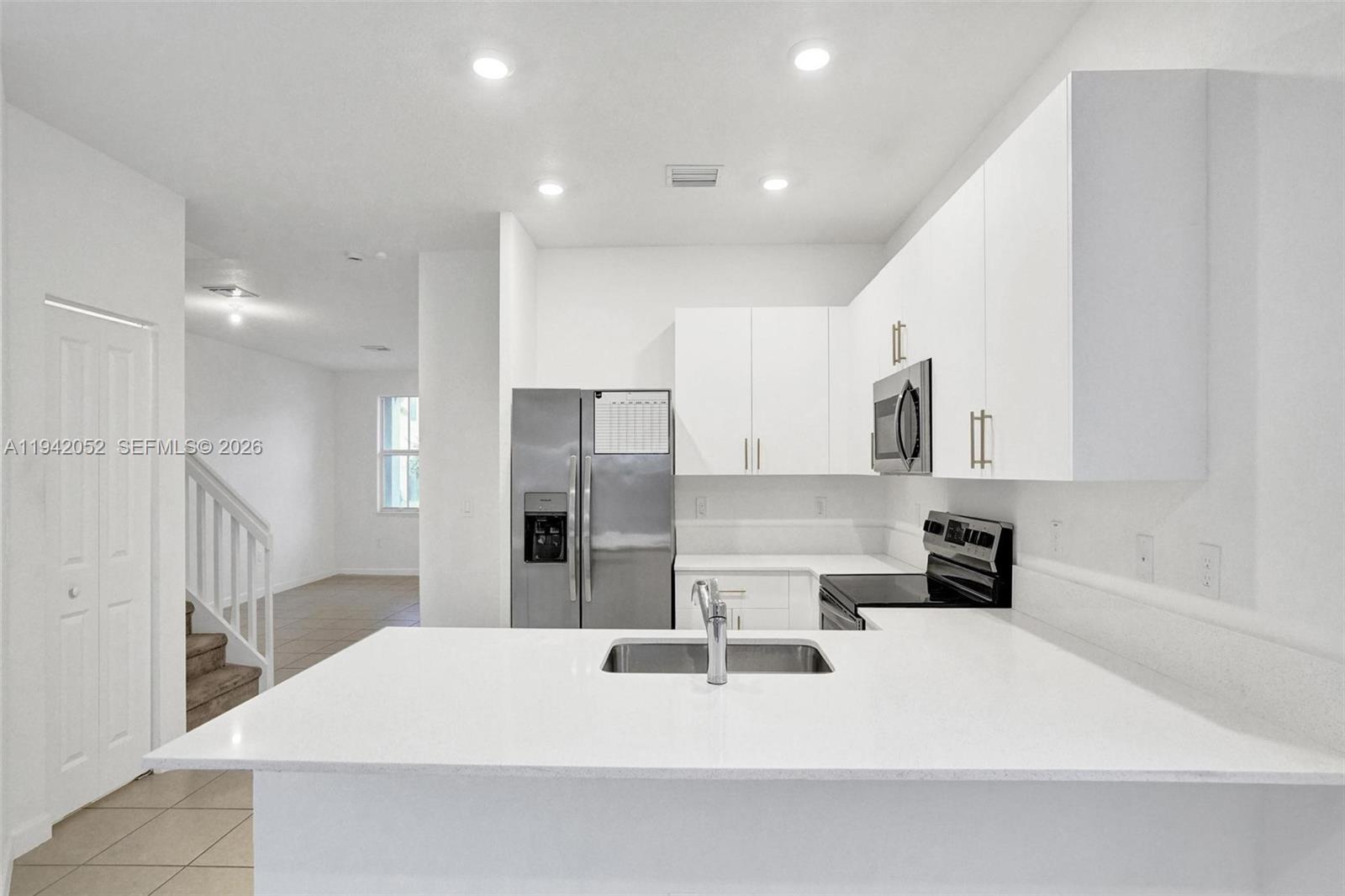 WYNDHAM LAKES PLAZA - Residential