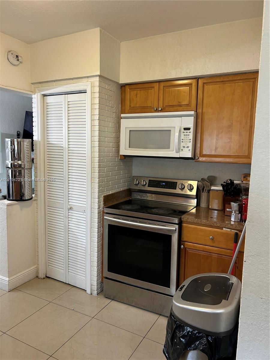 GOLDEN HIGHLANDS EST - Residential Lease