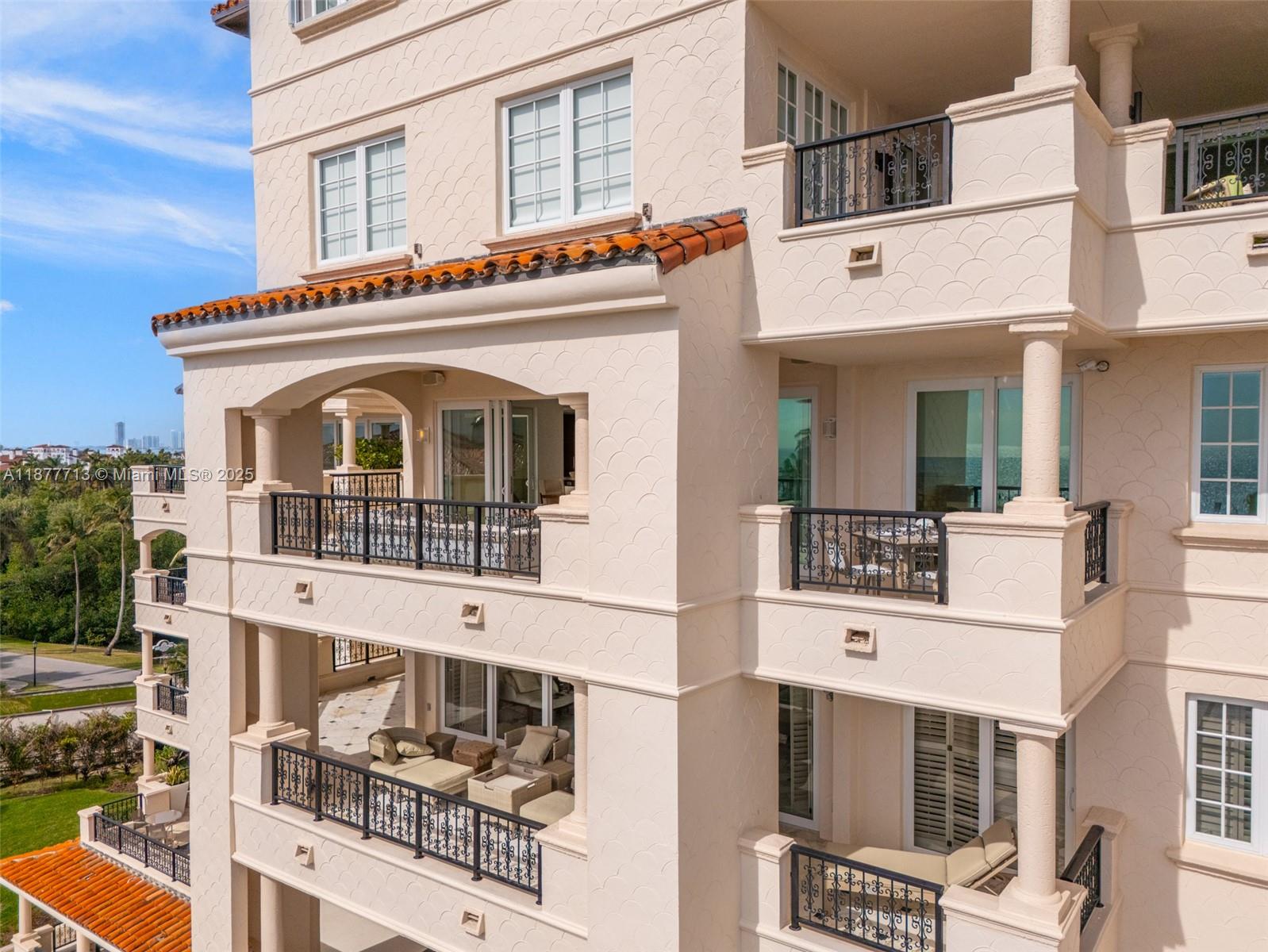 OCEANSIDE @ FISHER ISL CO - Residential