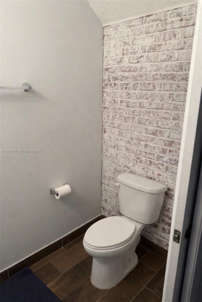 1040 NW 33rd Ct 1040