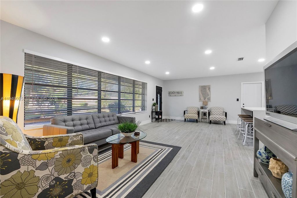 Photo of 510 E Acre Dr, Plantation, FL 33317 (MLS # A11949035)