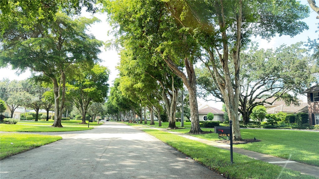Photo of 400 NW 127th Ave #16, Plantation, FL 33325 (MLS # A12085544)