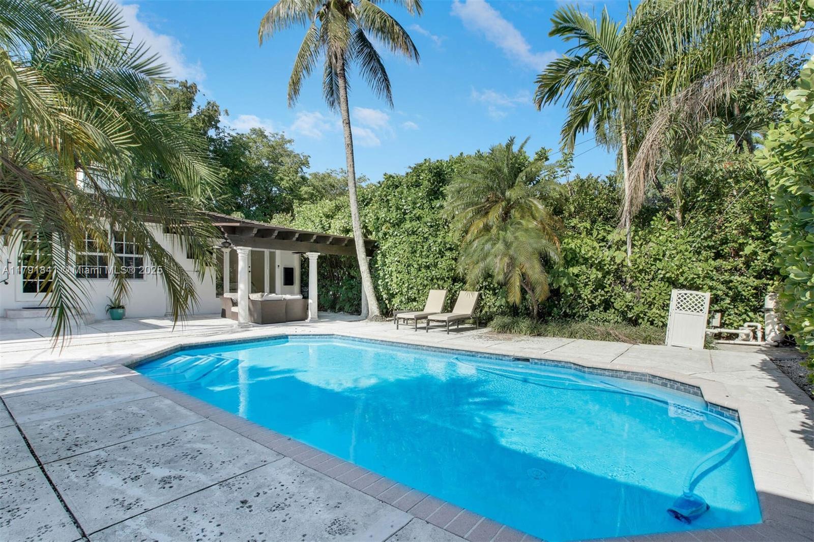 CORAL GABLES RIVIERA SEC - Residential