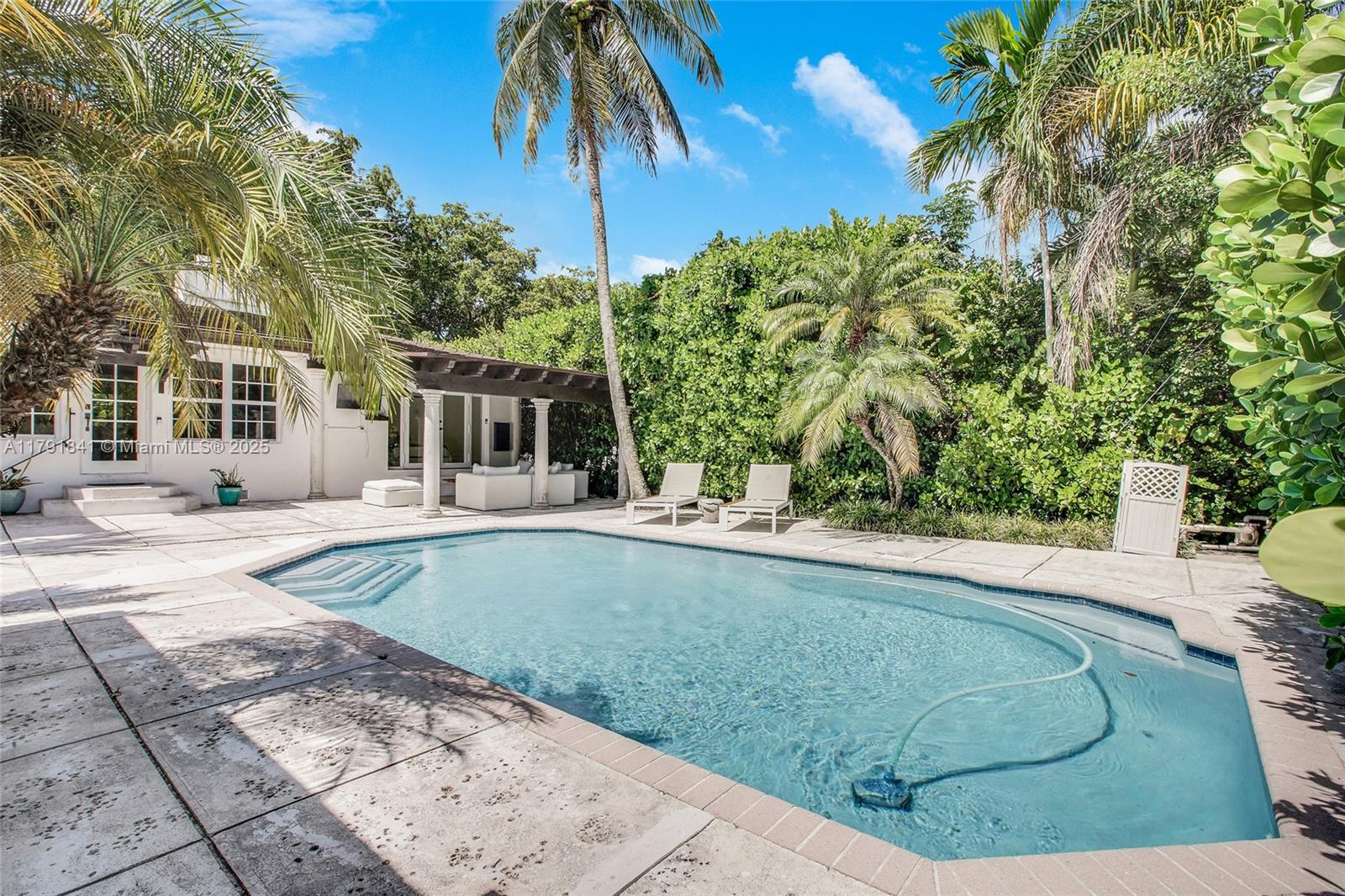 CORAL GABLES RIVIERA SEC - Residential