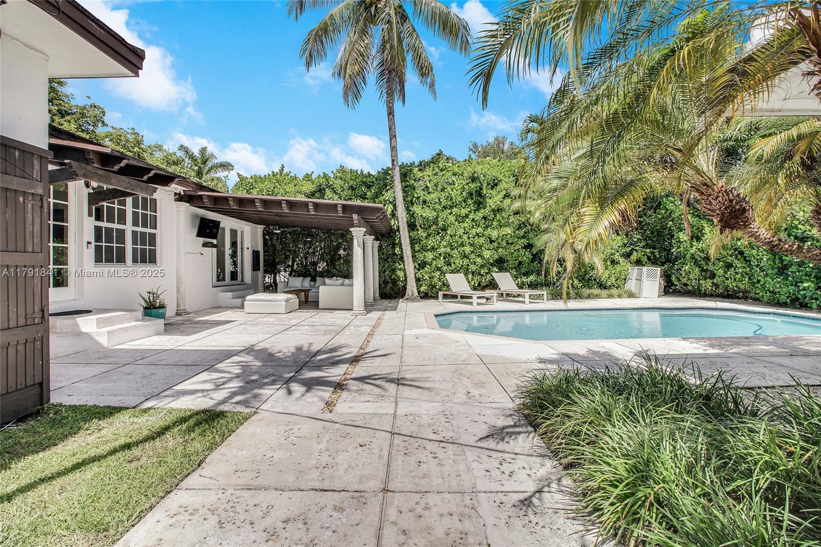 CORAL GABLES RIVIERA SEC - Residential