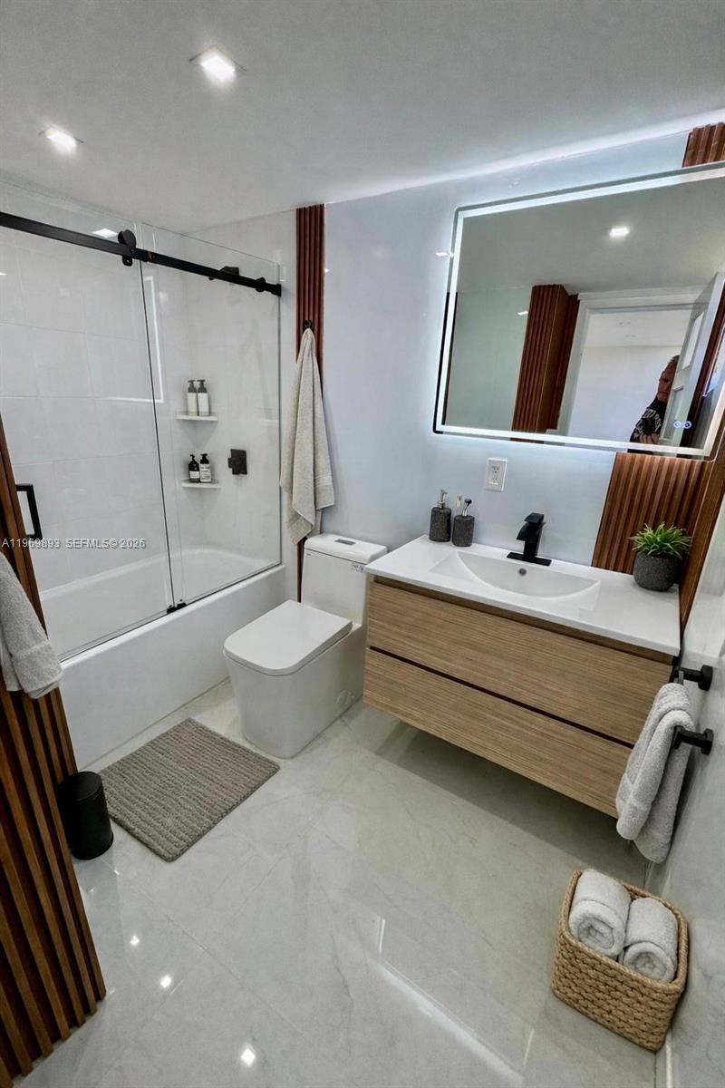 PLAZA OF AMERICAS CONDO P - Residential