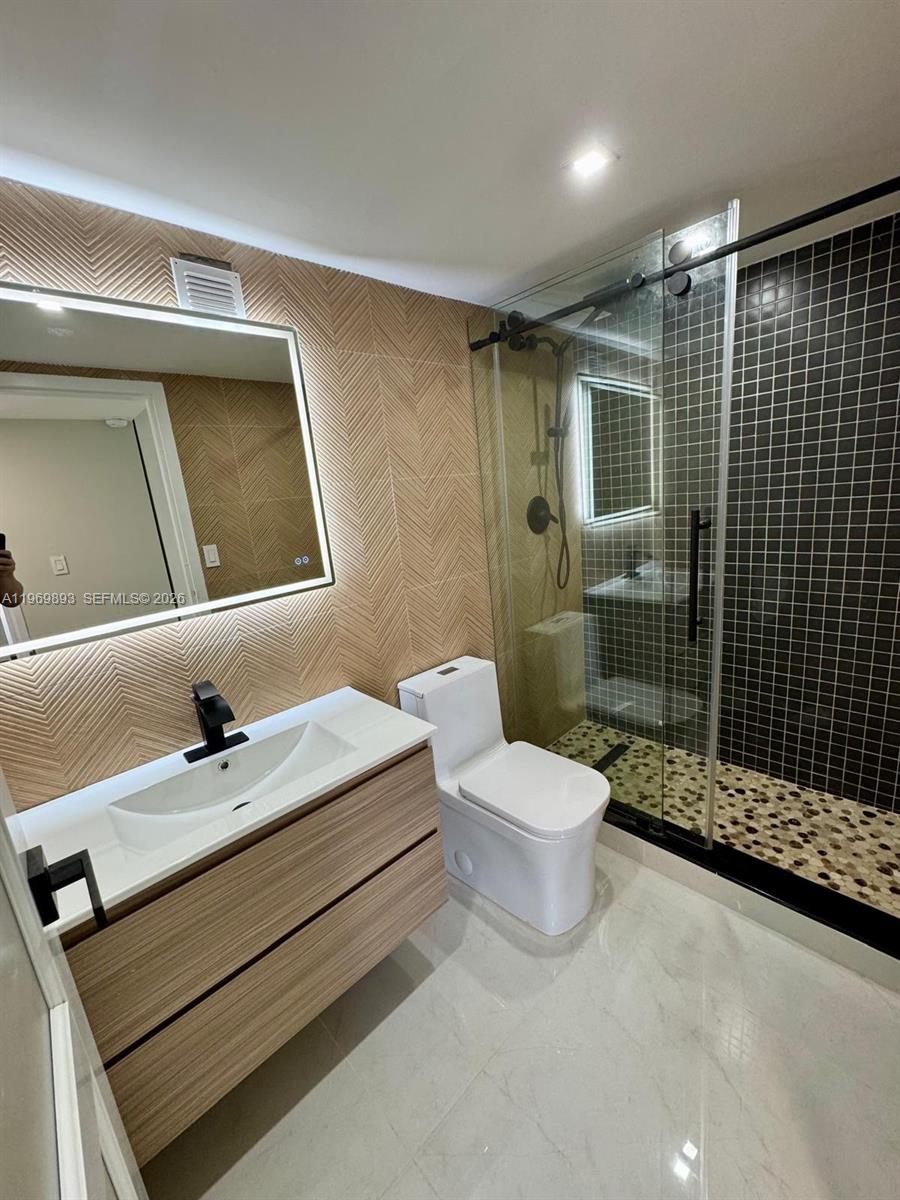 PLAZA OF AMERICAS CONDO P - Residential