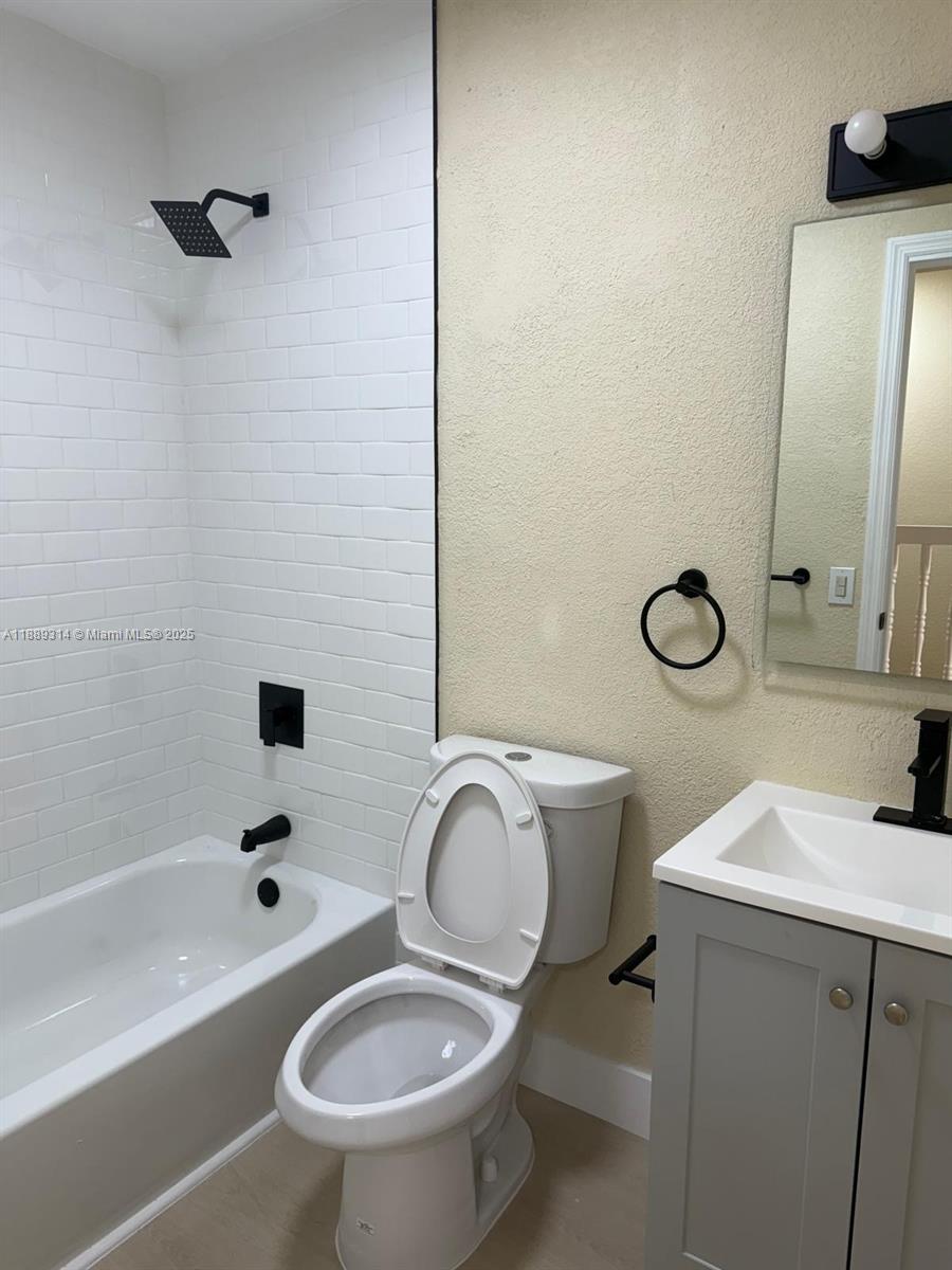 VILLAS DE NEW ENGLAND CON - Residential