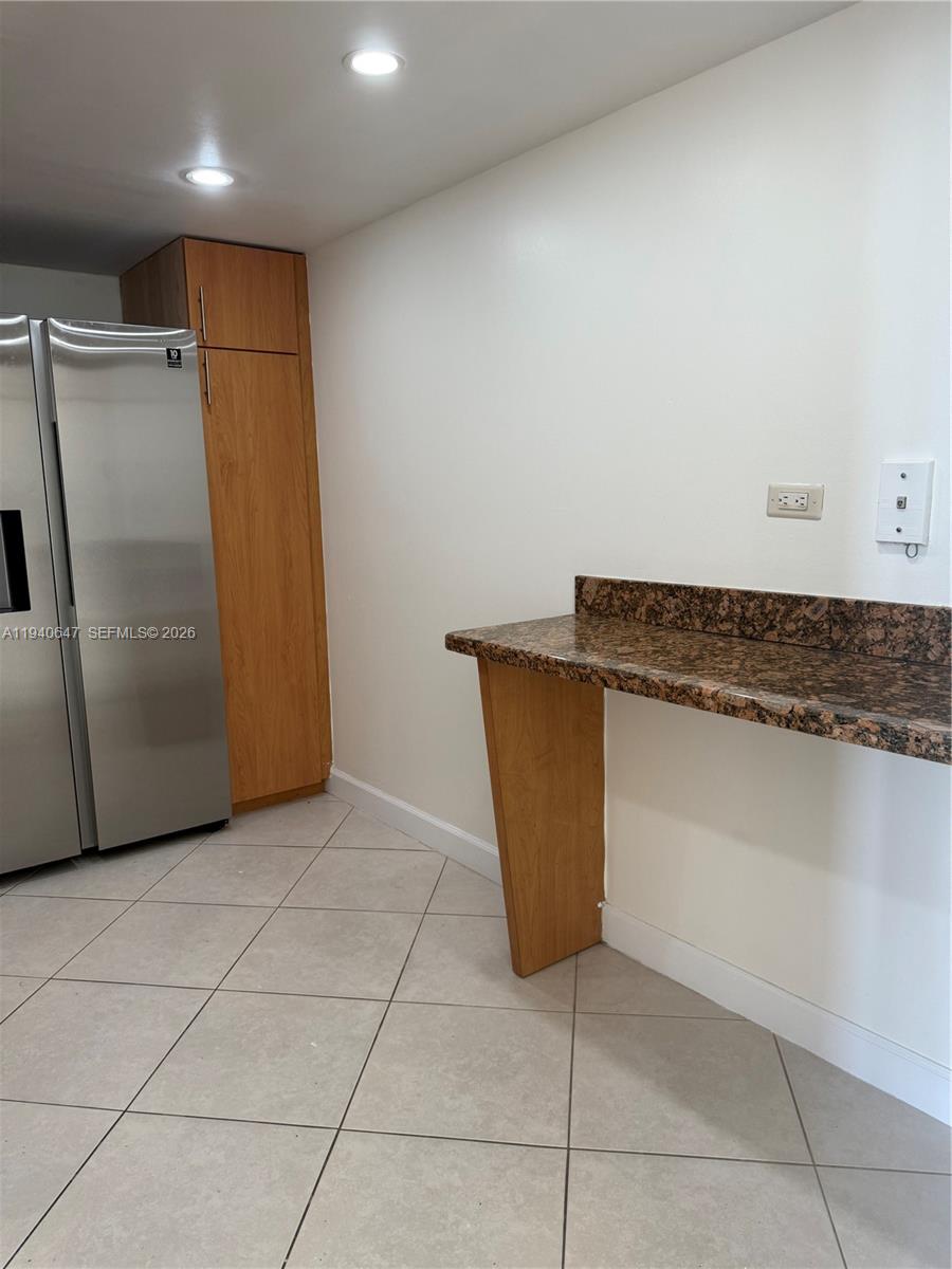 DELVISTA TOWERS CONDO - Residential Lease