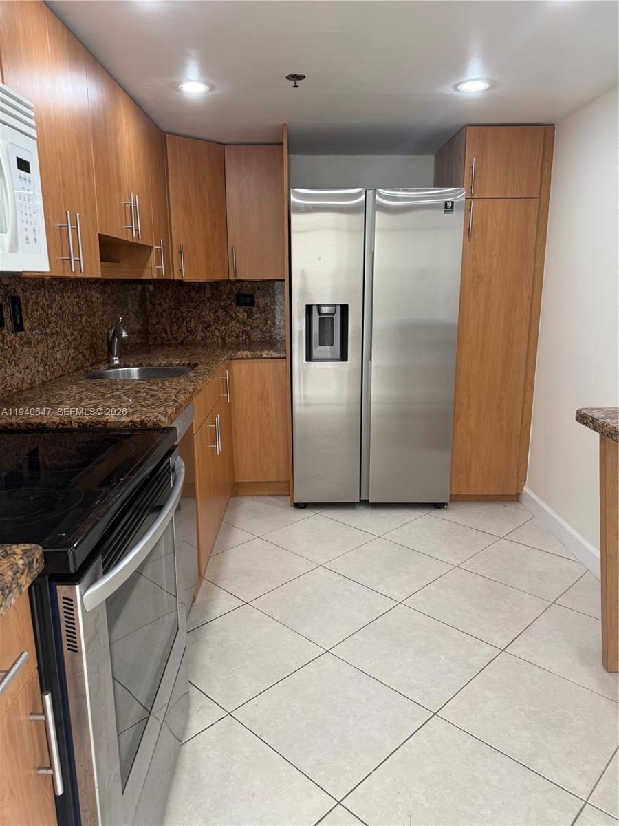 DELVISTA TOWERS CONDO - Residential Lease