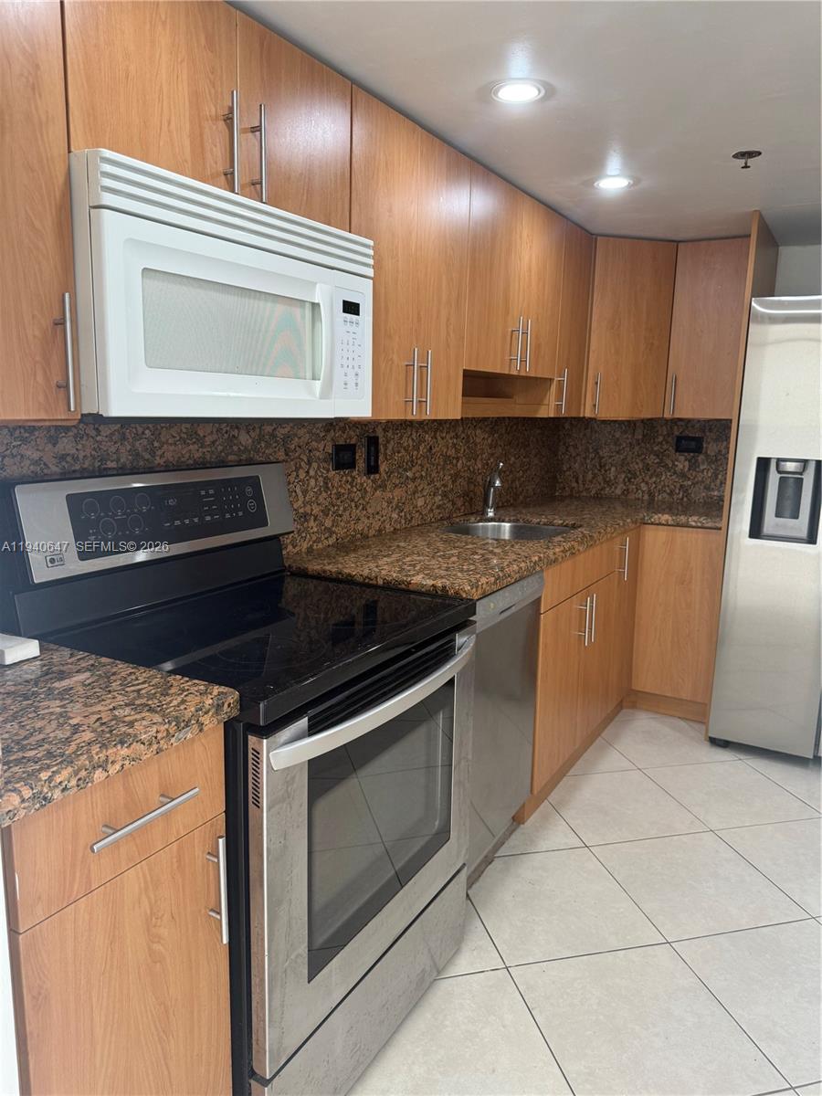 DELVISTA TOWERS CONDO - Residential Lease