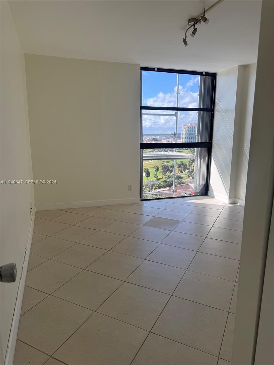 DELVISTA TOWERS CONDO - Residential Lease