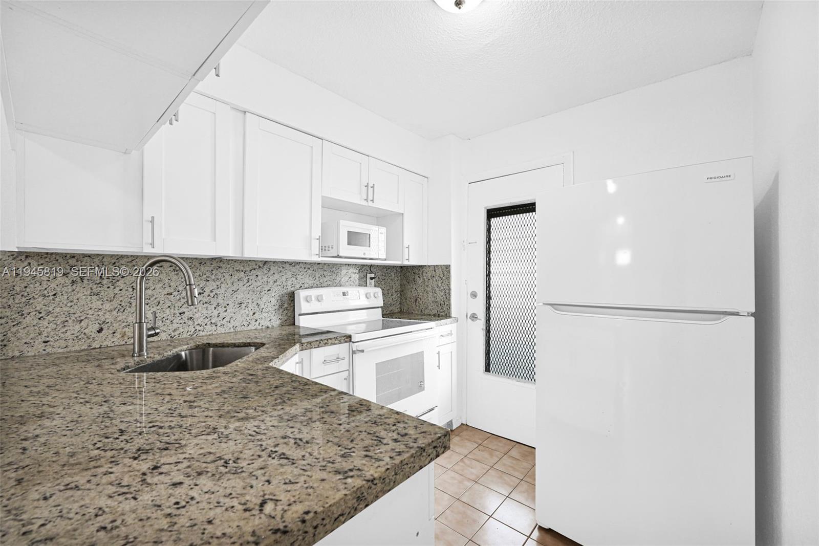 TWIN TOWERS CONDO - Residential