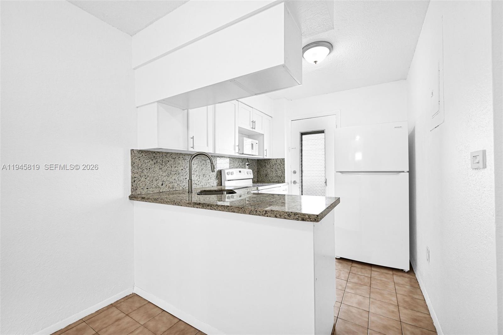 TWIN TOWERS CONDO - Residential