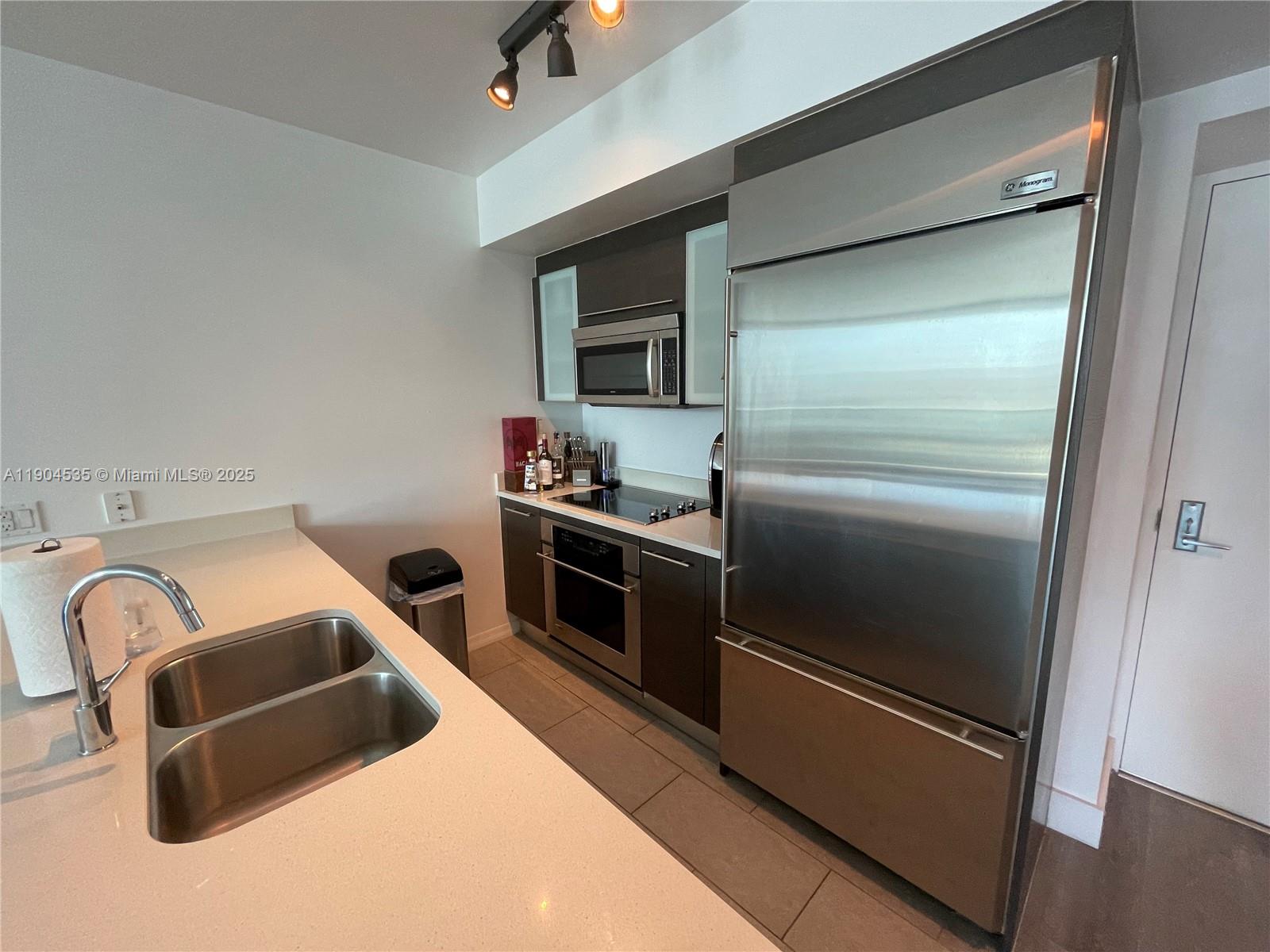 500 BRICKELL WEST CONDO - Residential Lease