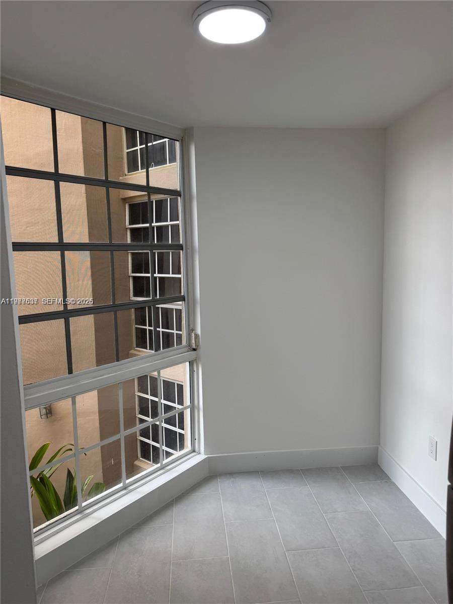 UNIVERSITY INN CONDO - Residential Lease