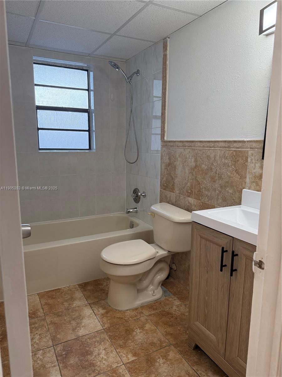 BLEAU GROTTO CONDO - Residential Lease