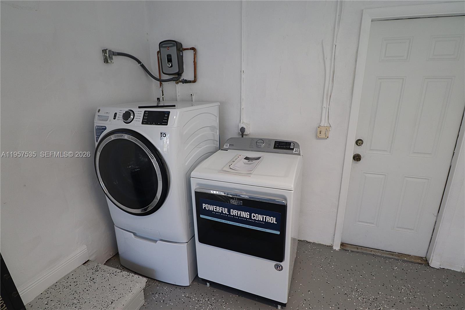 RAINBOW LAKES - Residential