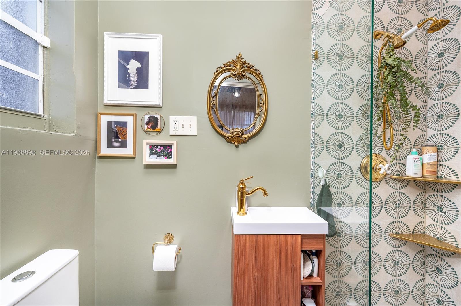 17TH AVE MANOR - Residential